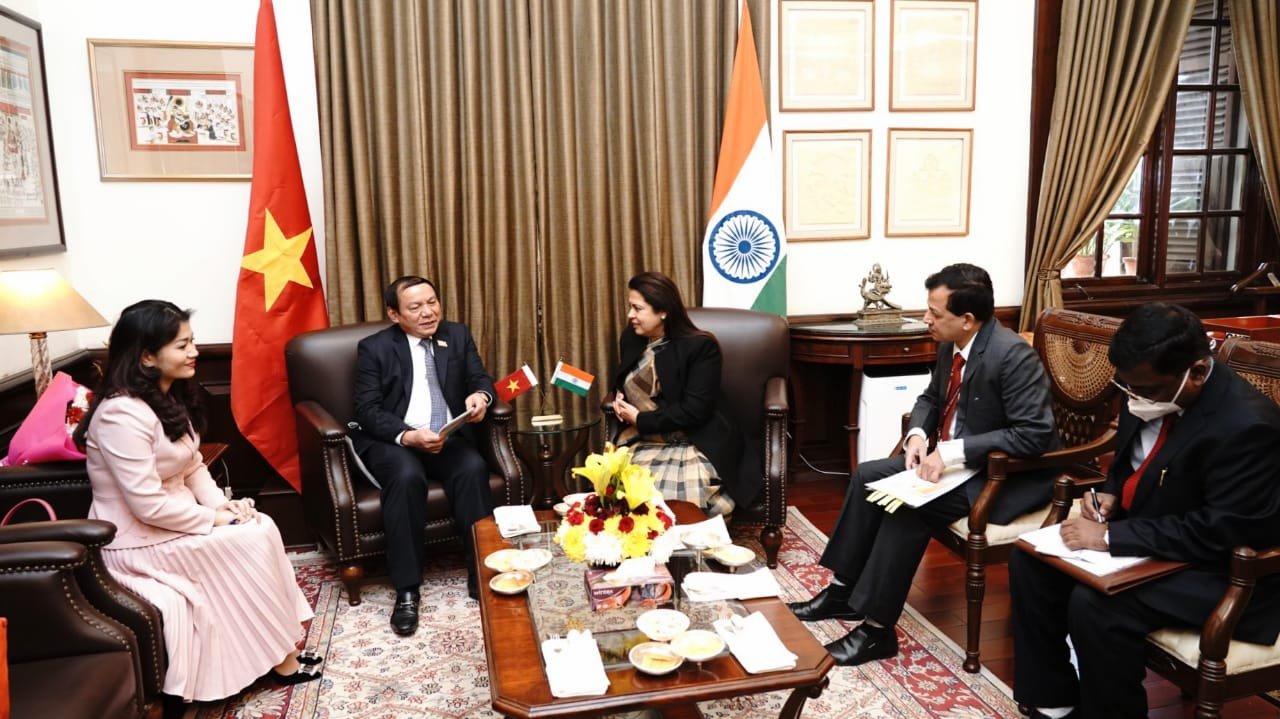 Buổi làm việc giữa Bộ trưởng Bộ VHTTDL Nguyễn Văn Hùng và bà Meenakashi Lekhi, Quốc vụ khanh Bộ Văn hóa kiêm Quốc vụ khanh Bộ Ngoại giao Ấn Độ